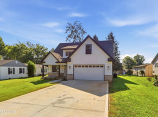 1212 Redwood Ave, Maryville, TN 37803
