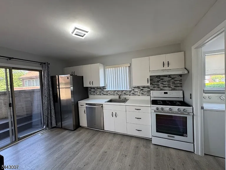3811 Bloomingdale Dr — Photo 8