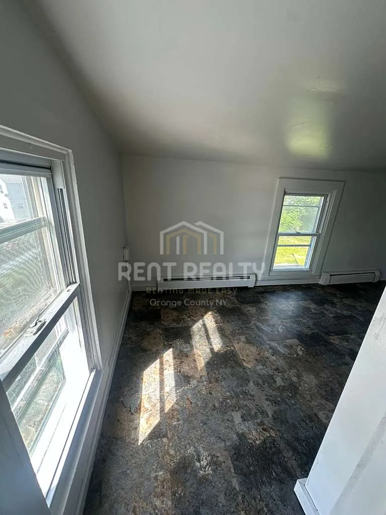 3 bed, $2,200 — Photo 2