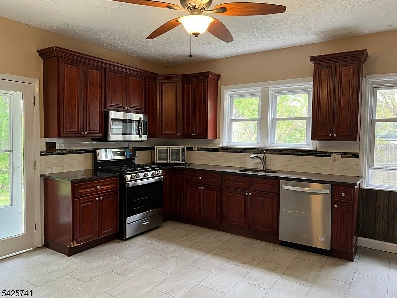 1st image of 11 Griggs Pl