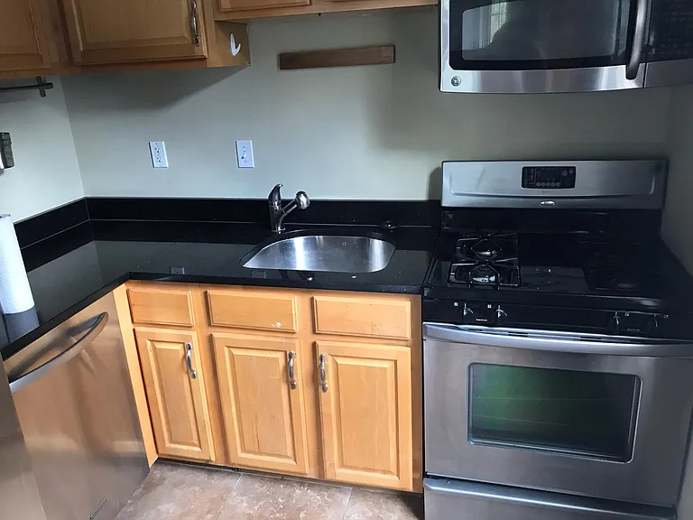 1338 W St NW #2 — Photo 4