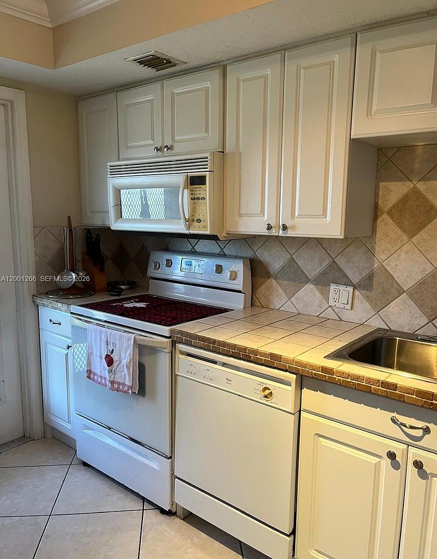 3200 N Palm Aire Dr APT 407