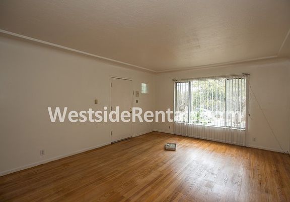 3rd image of 6117 S La Cienega Blvd