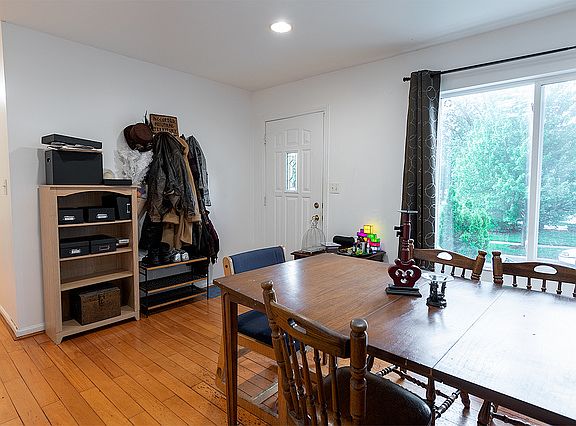 3rd image of 2118 Elisha Ave
