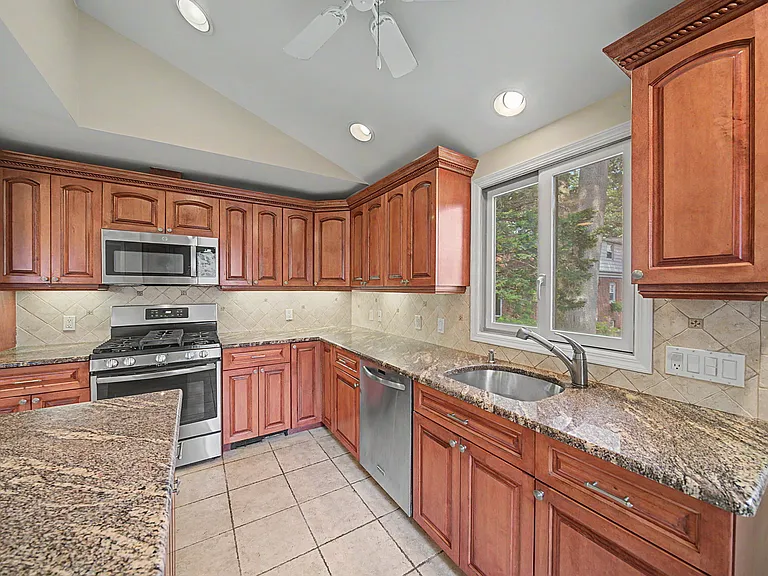 34 Esmond Pl — Photo 22