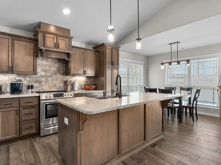 1505 Northridge Dr E — Photo 4