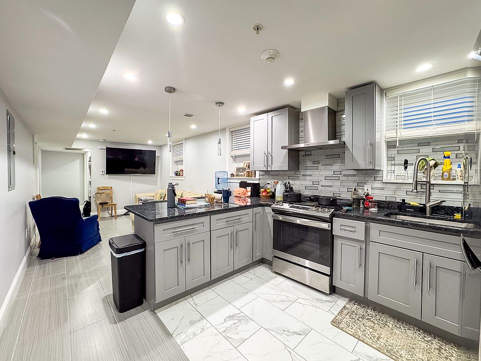 1st image of 62 Hecla St #1B