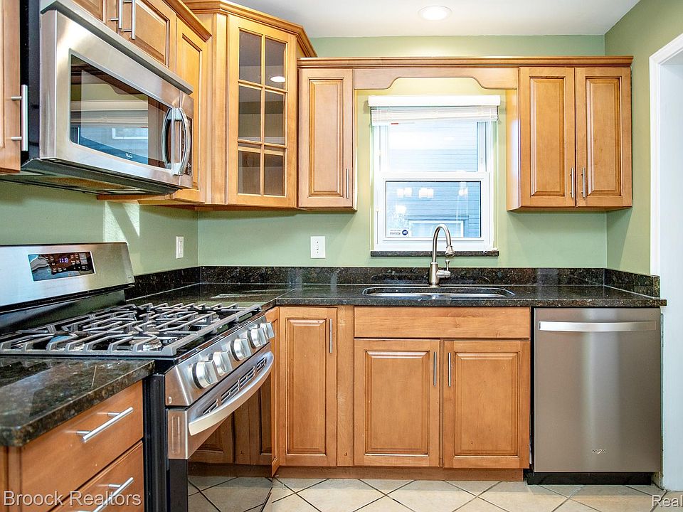 10444 Vernon Ave, photo 12