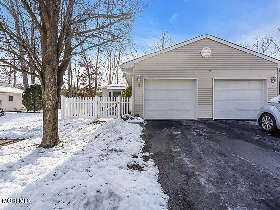 3rd image of 5 Cherrywood Circle #105