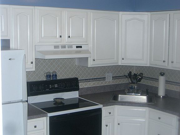 3rd image of 86 E Howard St Unit 103