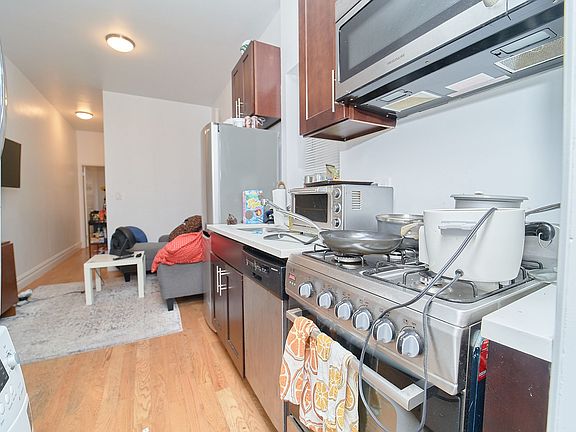 4th image of 236 E 33rd St APT 4B