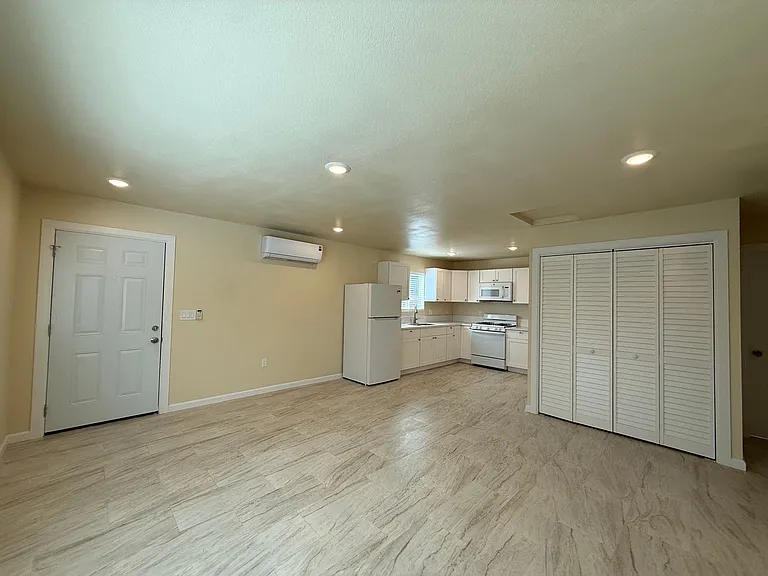 1215 Mira Flores Dr — Photo 7