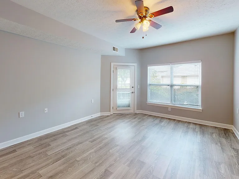 Aspenwood Apartments — Photo 18