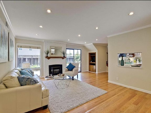 2nd image of 1049 Bentoak Ln