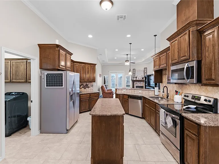 6018 Adrian Dr — Photo 3