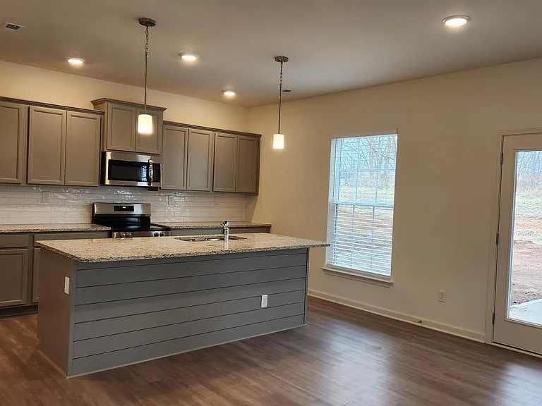 155 Wellesly Ave — Photo 5