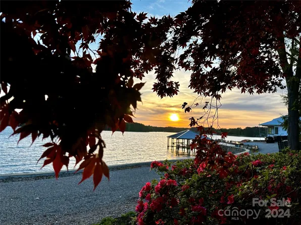 122 Stone Point Ct, Mooresville, NC 28117