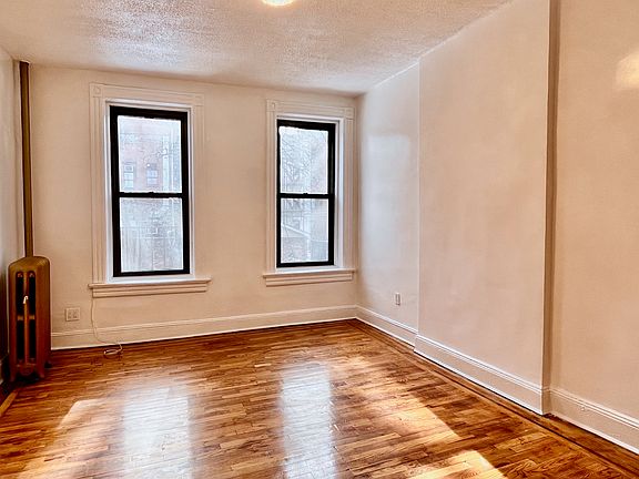5th image of 516 Sterling Pl APT 2L