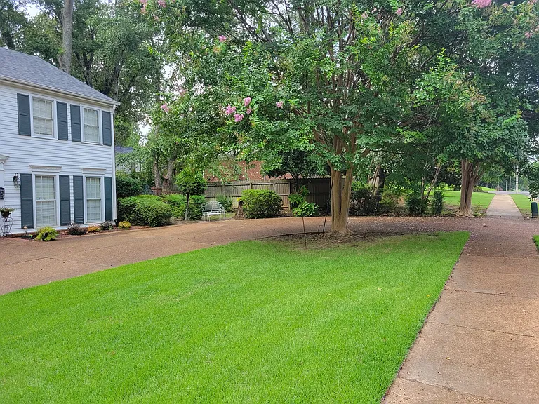 2151 Kirby Pkwy — Photo 2