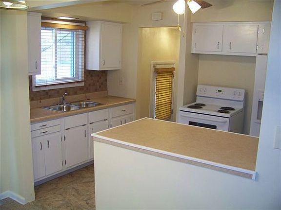 4th image of 17107 Cambridge Blvd