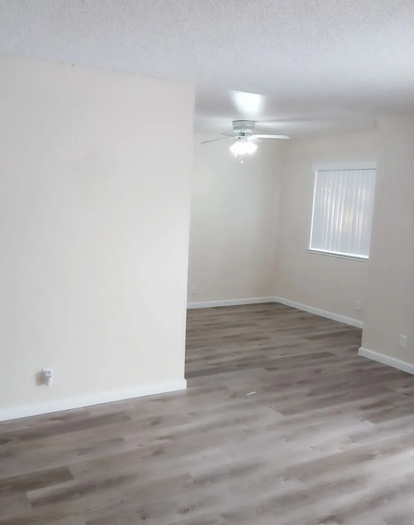 Mira Loma Apartments — Photo 4