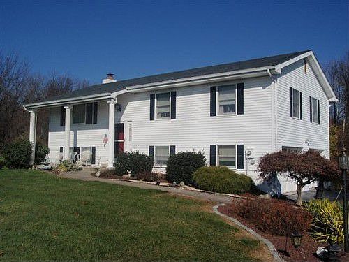 3rd image of 1 Sharon Dr