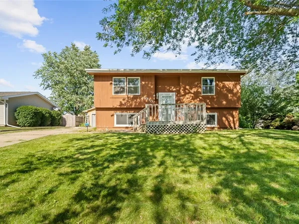 1010 Hunter Dr, Norwalk, IA 50211