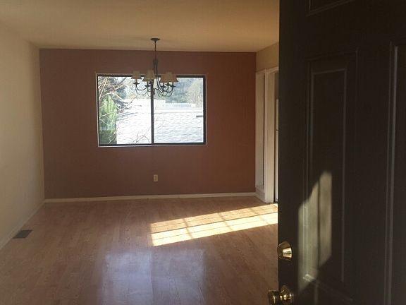 2nd image of 3601 Majestic Ave