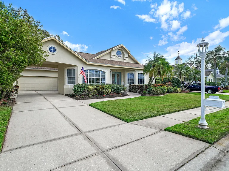 403 Bow Ln — Photo 11
