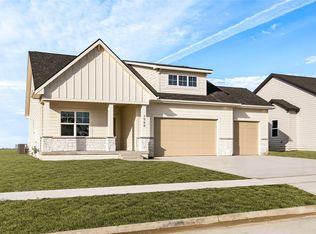 1560 NW Parkside Ln, Waukee, IA 50263