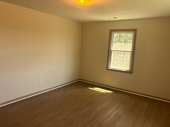 3rd image of 270 Wilson Rd