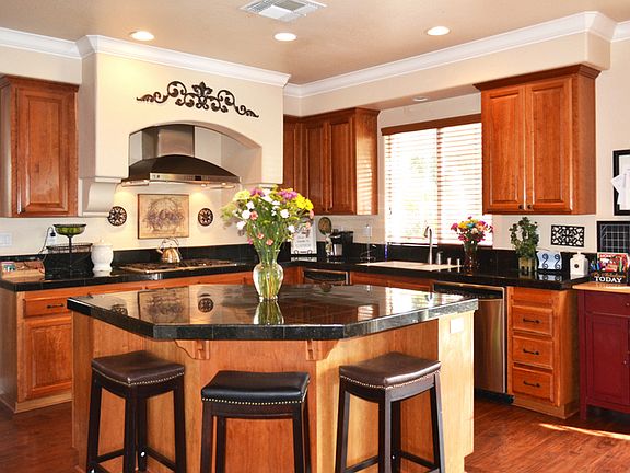 4th image of 1665 Baroness Way