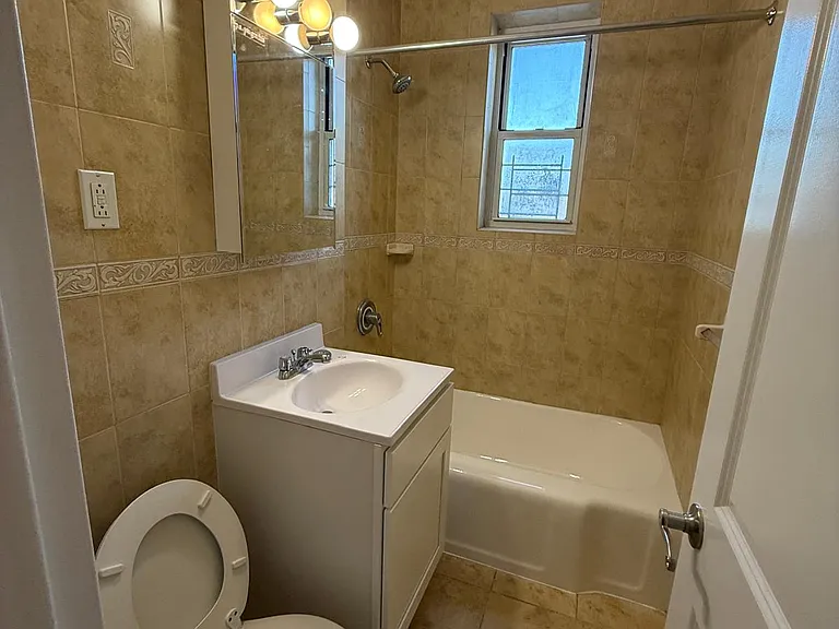 8672 Midland Pkwy #2 — Photo 4