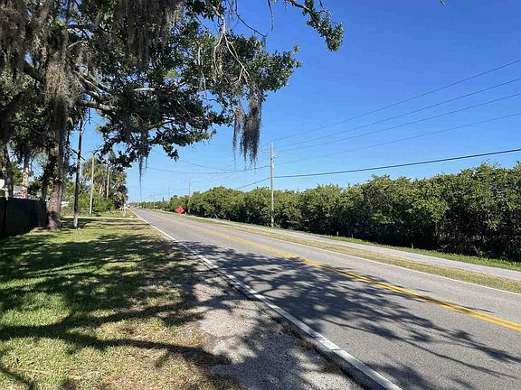 4th image of 806 W Shell Point Rd