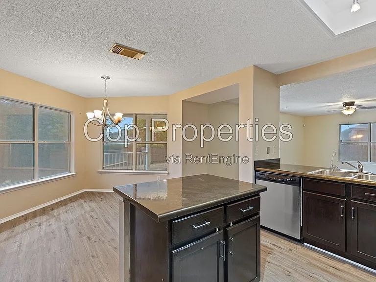 8118 Stagwood Hl — Photo 5