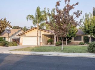 1226 McKinley Ct, Dinuba, CA 93618
