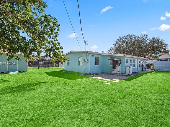 4th image of 170 Poinsettia Cir