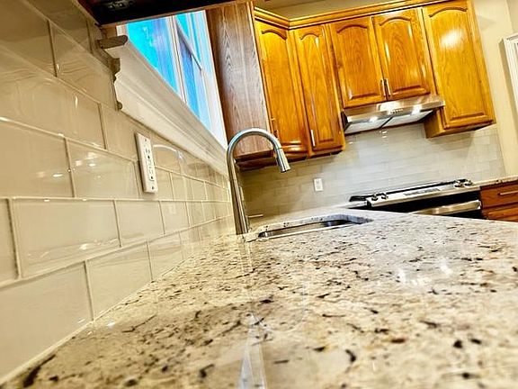 3rd image of 228 Laurel Ave #1