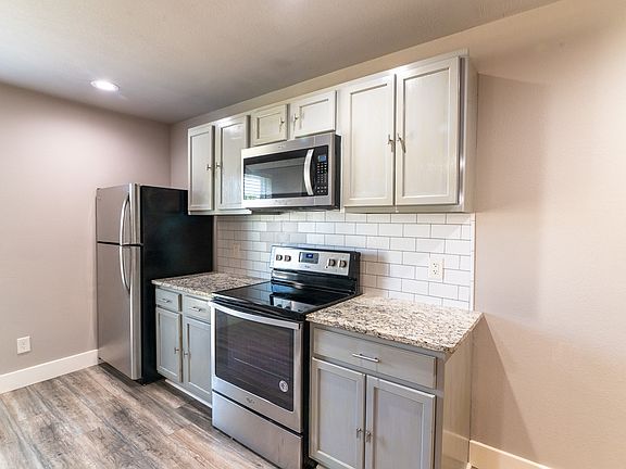 5th image of 807 Meadow Mead Dr