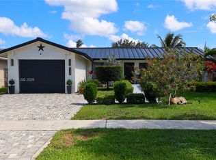 9330 NW 43rd St, Sunrise, FL 33351