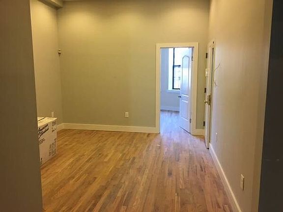 3rd image of 1040 Morris Ave