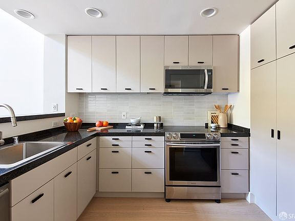 4th image of 411 Francisco St Unit 105F