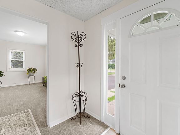 3rd image of 229 Wildwood Dr