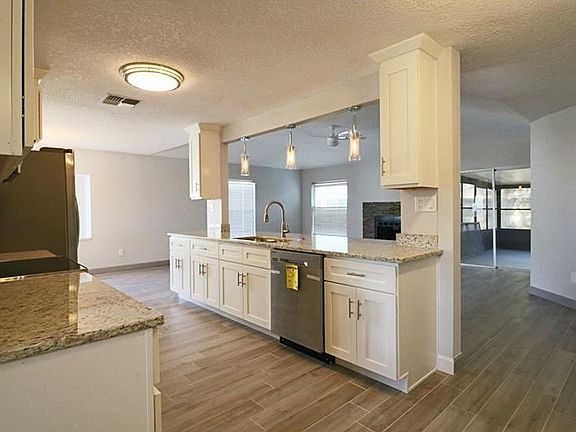 4th image of 1611 Augusta Way