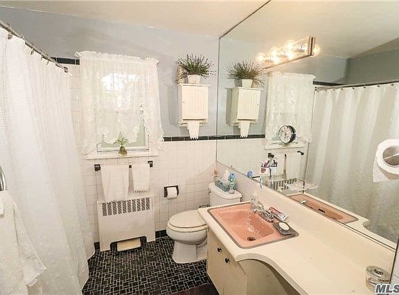 3rd image of 66 Greenwood Ave