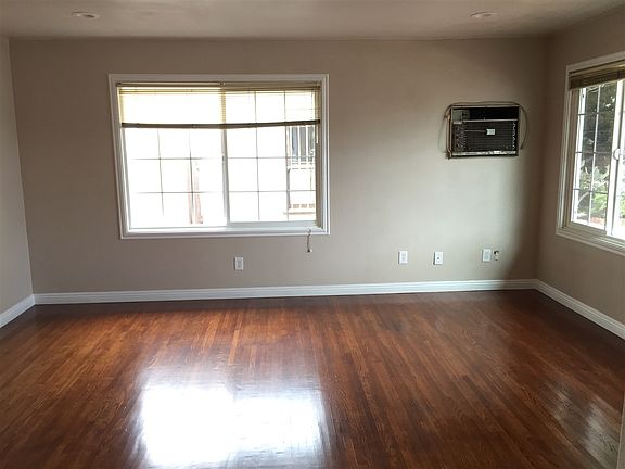 3rd image of 4715 Laurel St