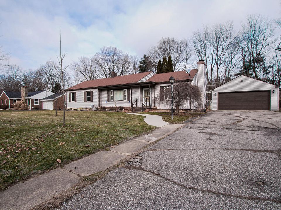 1st image of 522 N Dr E