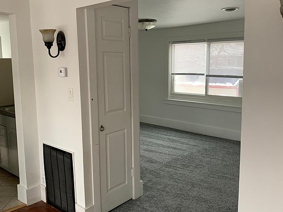 4th image of 142 S Riverbank St