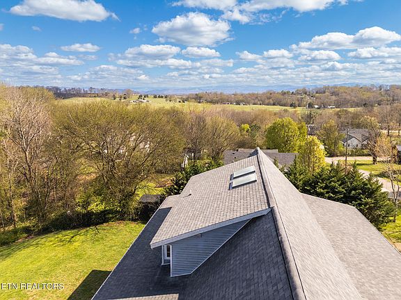 2nd image of 2829 Spruce Hill Rd