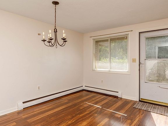 3rd image of 31 Macintosh Ln Unit 31